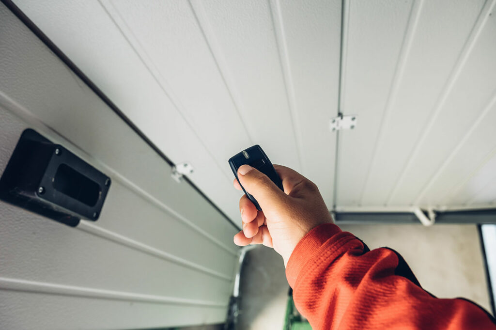 Programmer une télécommande de porte de garage - GAIF Dépannage